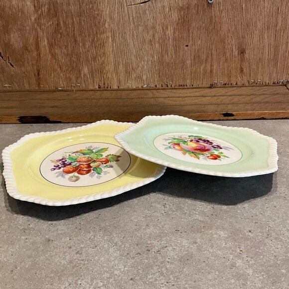 2 Vintage Johnson Bros Old English Plates With Fruit Pattern, Square Salad Plate - Picture 4 of 6